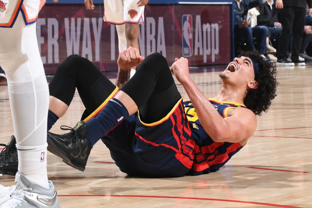 跟队记者：卡萨多只是脚踝硬伤，预计可以出战黄潜