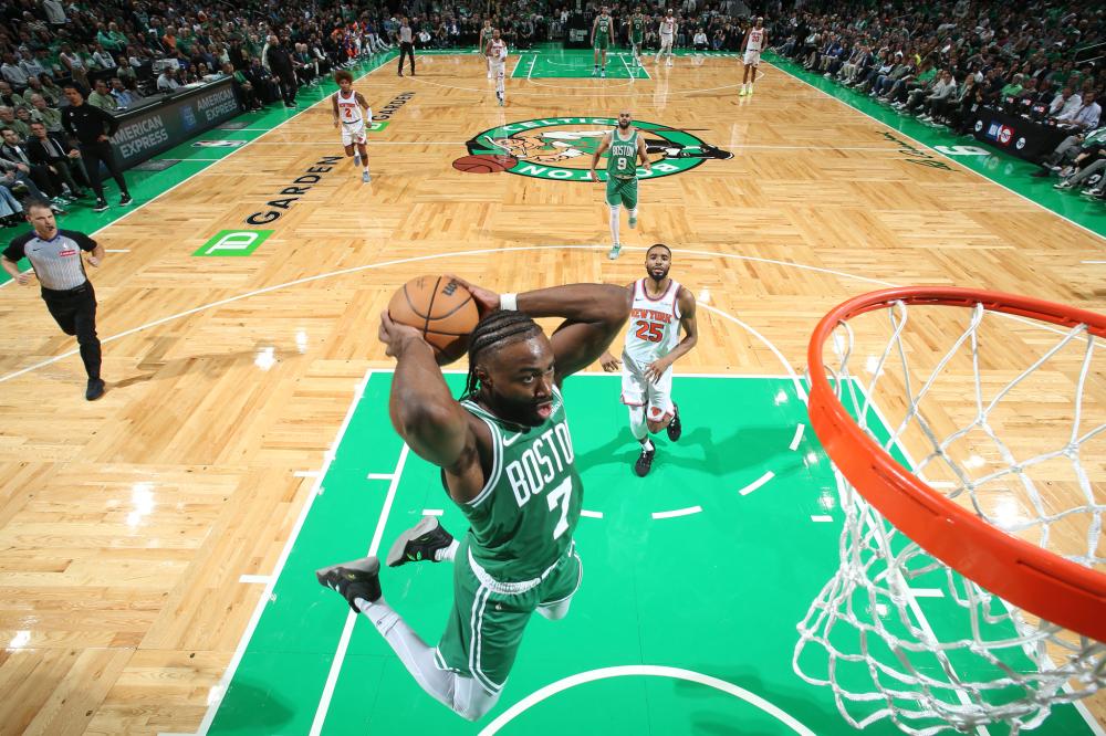 主持人：楚阿梅尼不是神，不能哪个位置缺人就让他去尝试